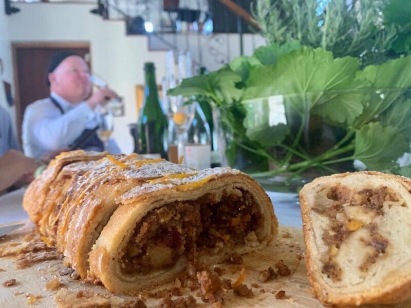 Apfelstrudel (Apple Strudel)